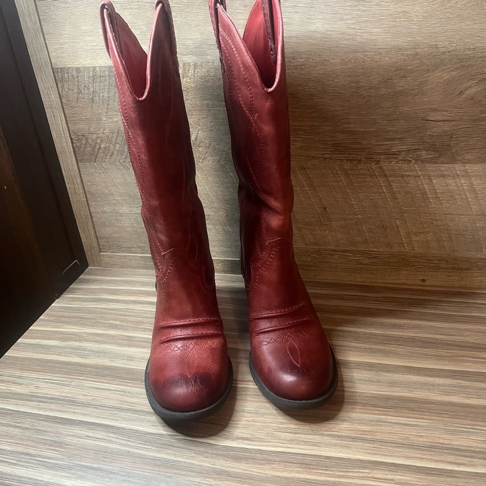 Gianni Bini Heeled Boots